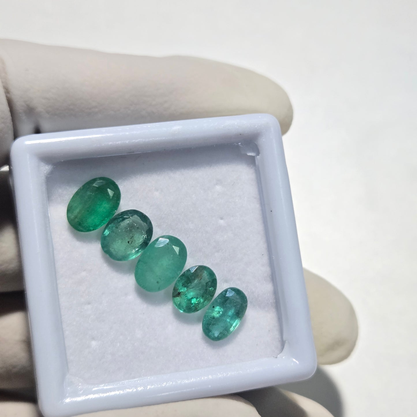5Pcs Natural Emerald Faceted Loose Gemstone – 7.8 Carats | 8–9mm Oval Cut