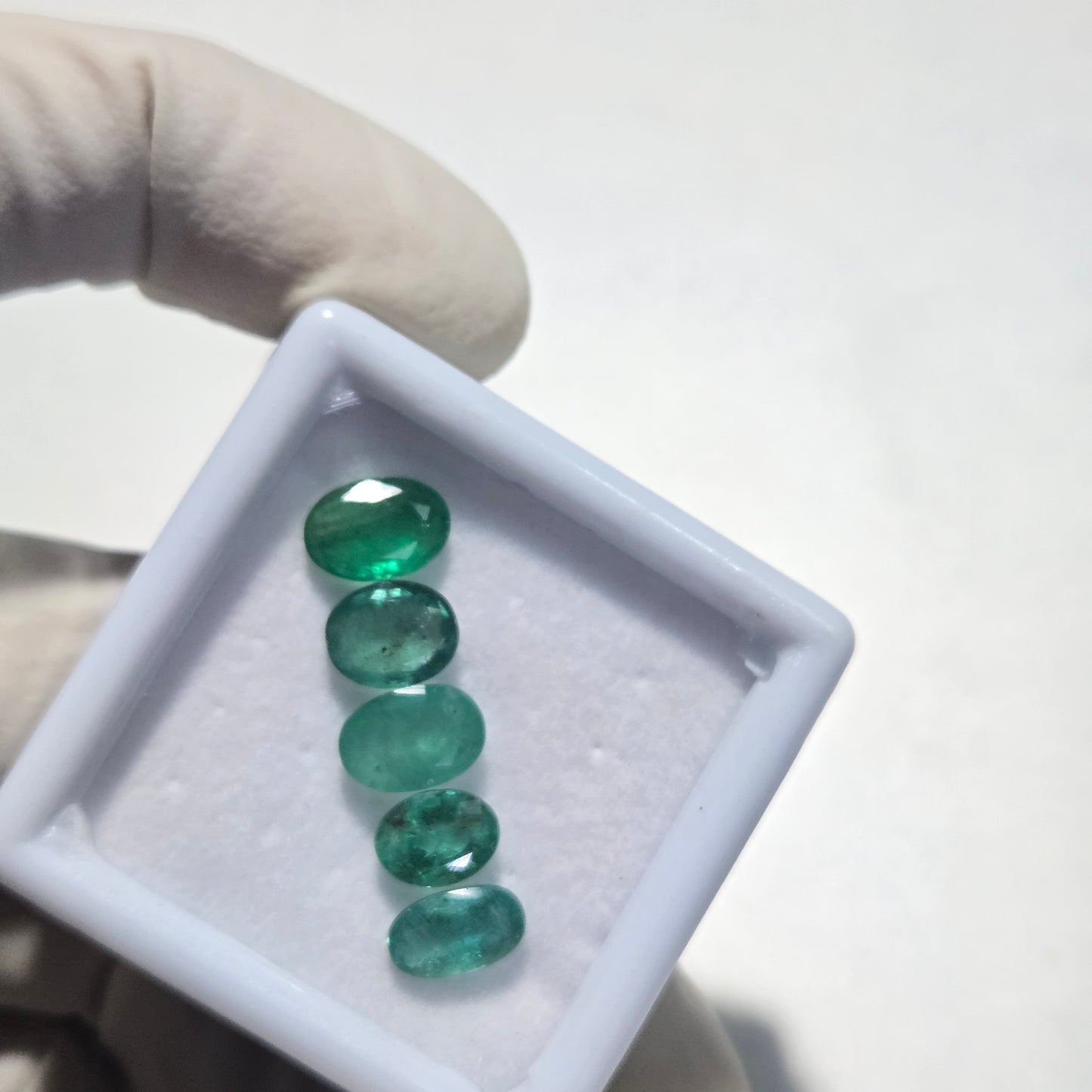 5Pcs Natural Emerald Faceted Loose Gemstone – 7.8 Carats | 8–9mm Oval Cut